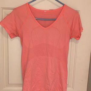Lululemon Tshirt - Size 6